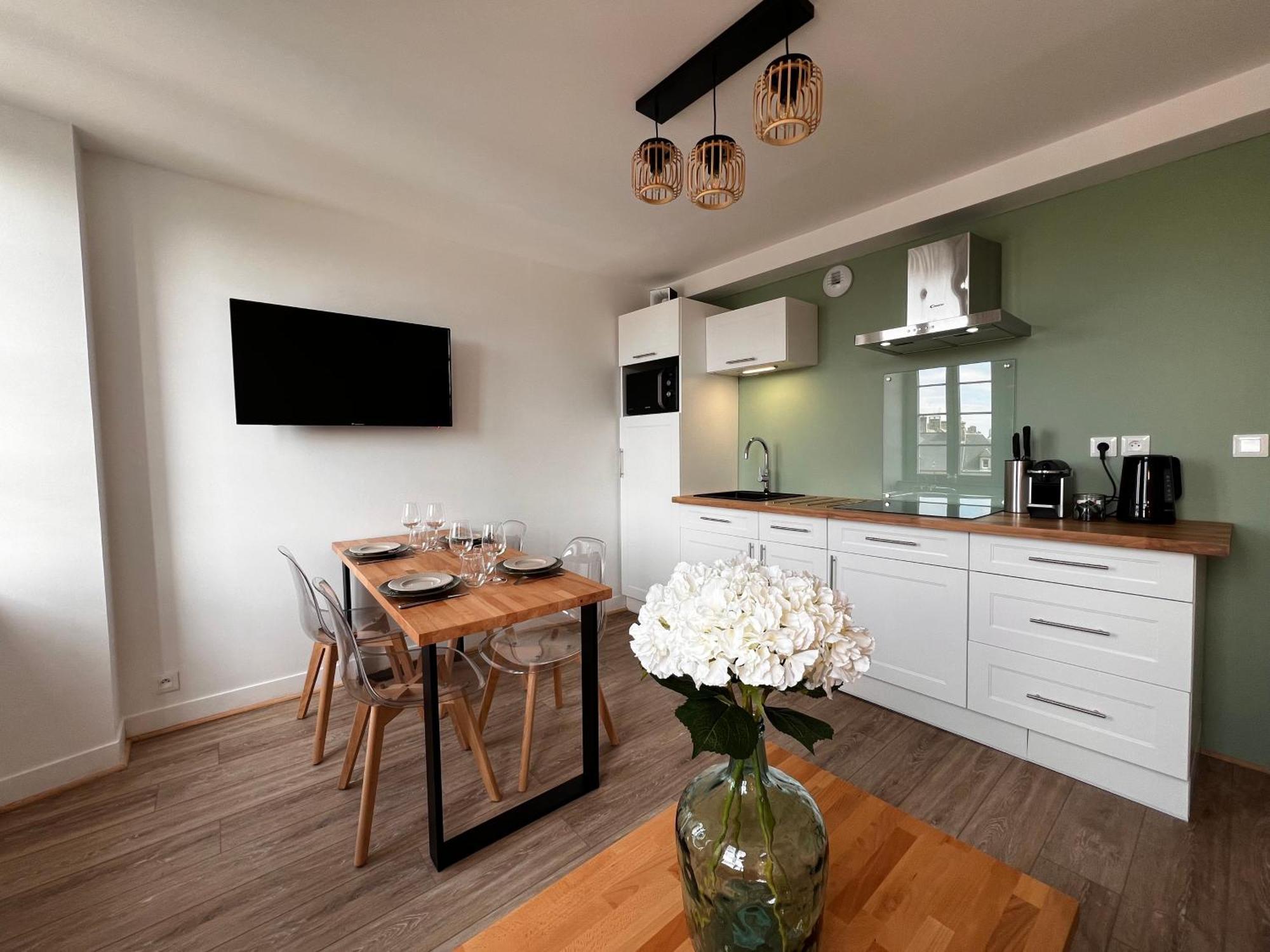 Appartement Gordon Smith, En Plein Centre, 4 Pers Sainte-Mere-Eglise Exterior photo